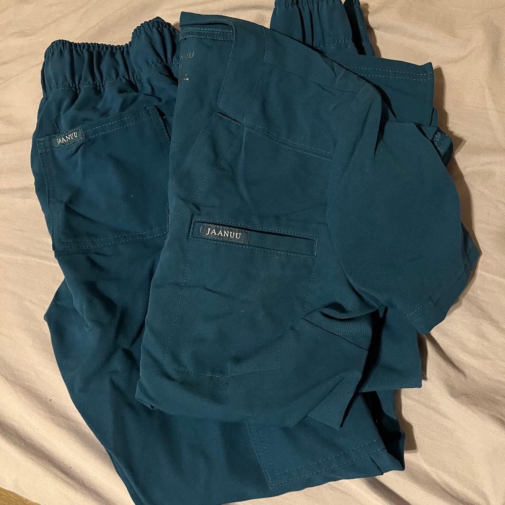 Scrub set.